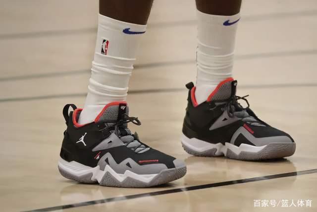 库里15分布里奇斯19+11 勇士力克黄蜂3连胜