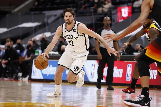 杨鸣谈新老交替：人才引进方面不如发达地区