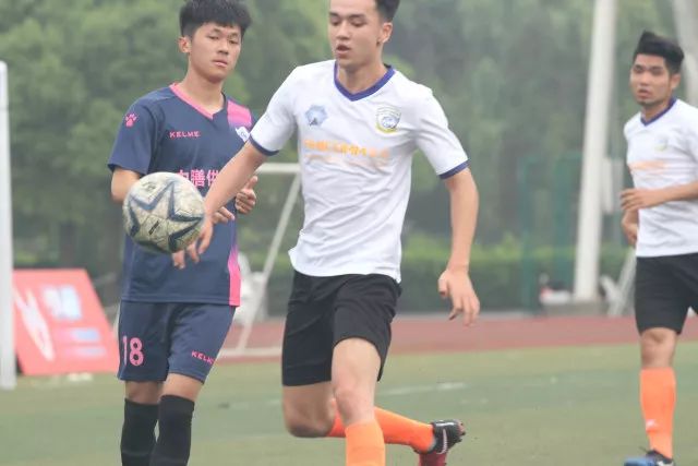 罗马诺：曼城签约18岁中卫朱马巴赫 转租给朗斯